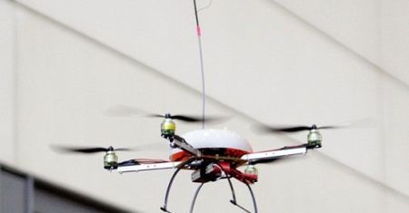 Latające roboty z dostępem do internetu i sieci komórkowej