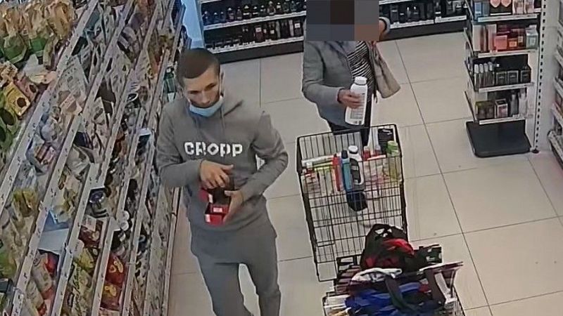 Policja publikuje wizerunek mężczyzny, który ukradł perfumy w Rossmannie
