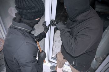 Nigdy nie chowaj tam pieniędzy. Włamywacz od razu zajrzy