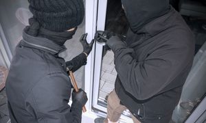 Nigdy nie chowaj tam pieniędzy. Włamywacz od razu zajrzy