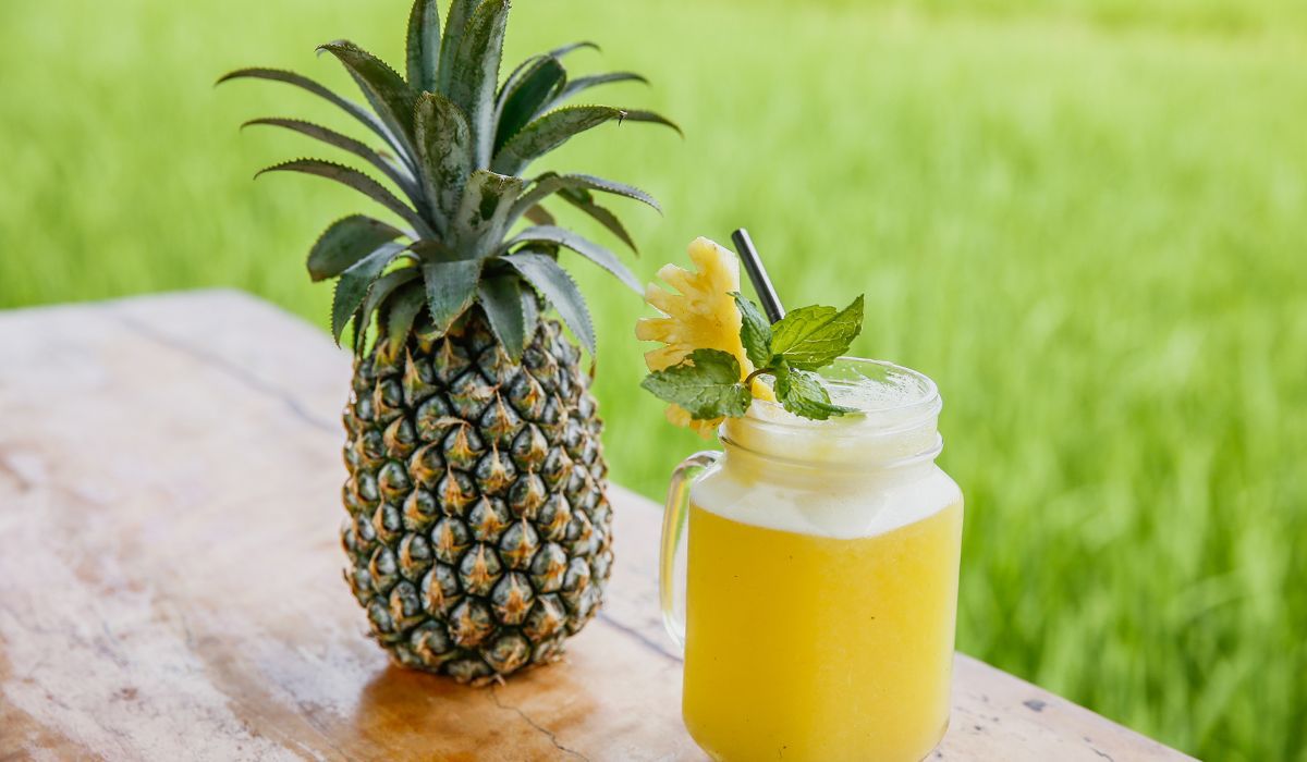 Sok z ananasa zawiera bromelainę - Pyszności; foto: Canva
