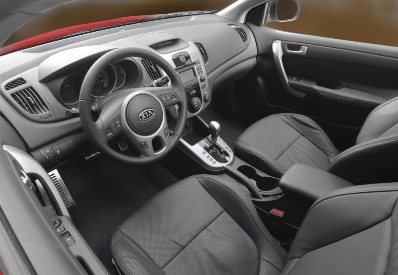 2010-Kia-Forte-Koup-39