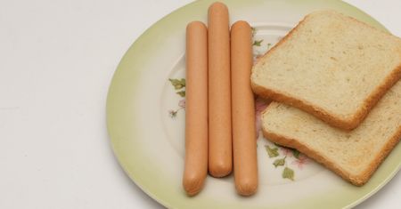 Takich parówek nie jedz. Lepiej wyjdziesz na tym, że wyrzucisz je do kosza