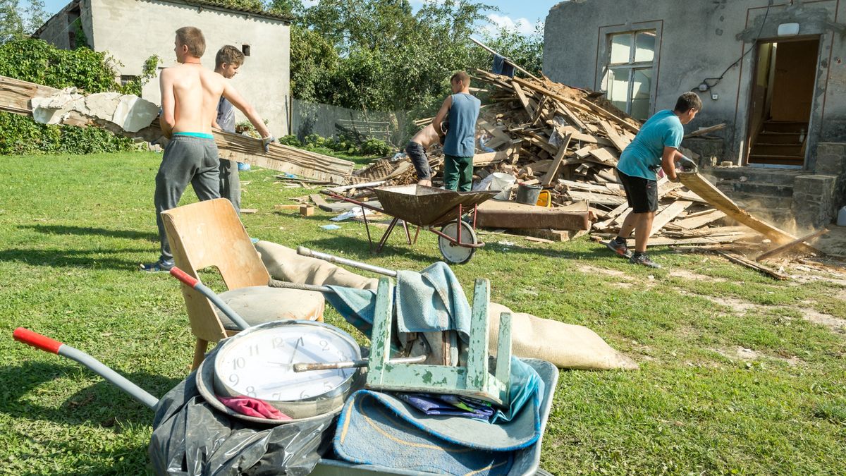 W wyniku nawałnic ucierpiały m.in. szkoły, dlatego część dzieci rozpocznie rok szkolny z opóźnieniem