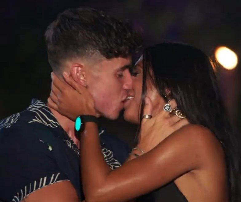 Emily Miller i Cam Holmes zakochali się w sobie w "Too Hot to Handle" 