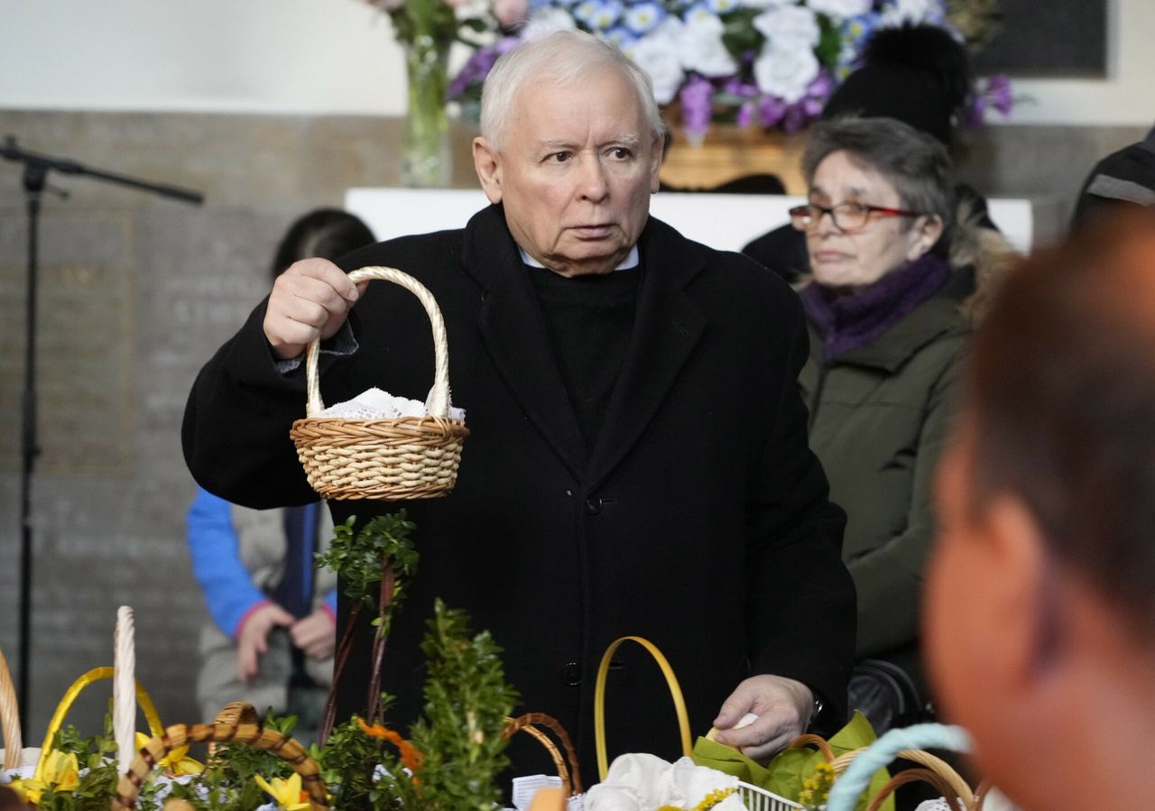 Jarosław Kaczyński święcił pokarmy. Przyszedł ze swoim koszyczkiem