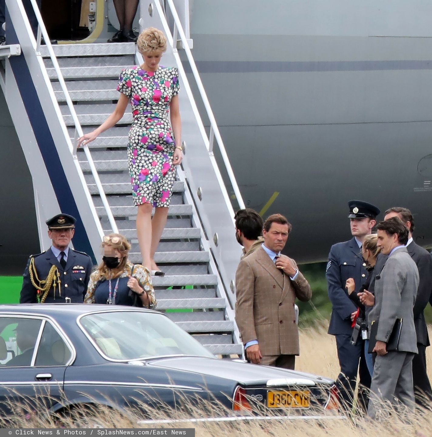 Elizabeth Debicki i pozostali aktorzy na planie "The Crown". Będziecie oglądać? 