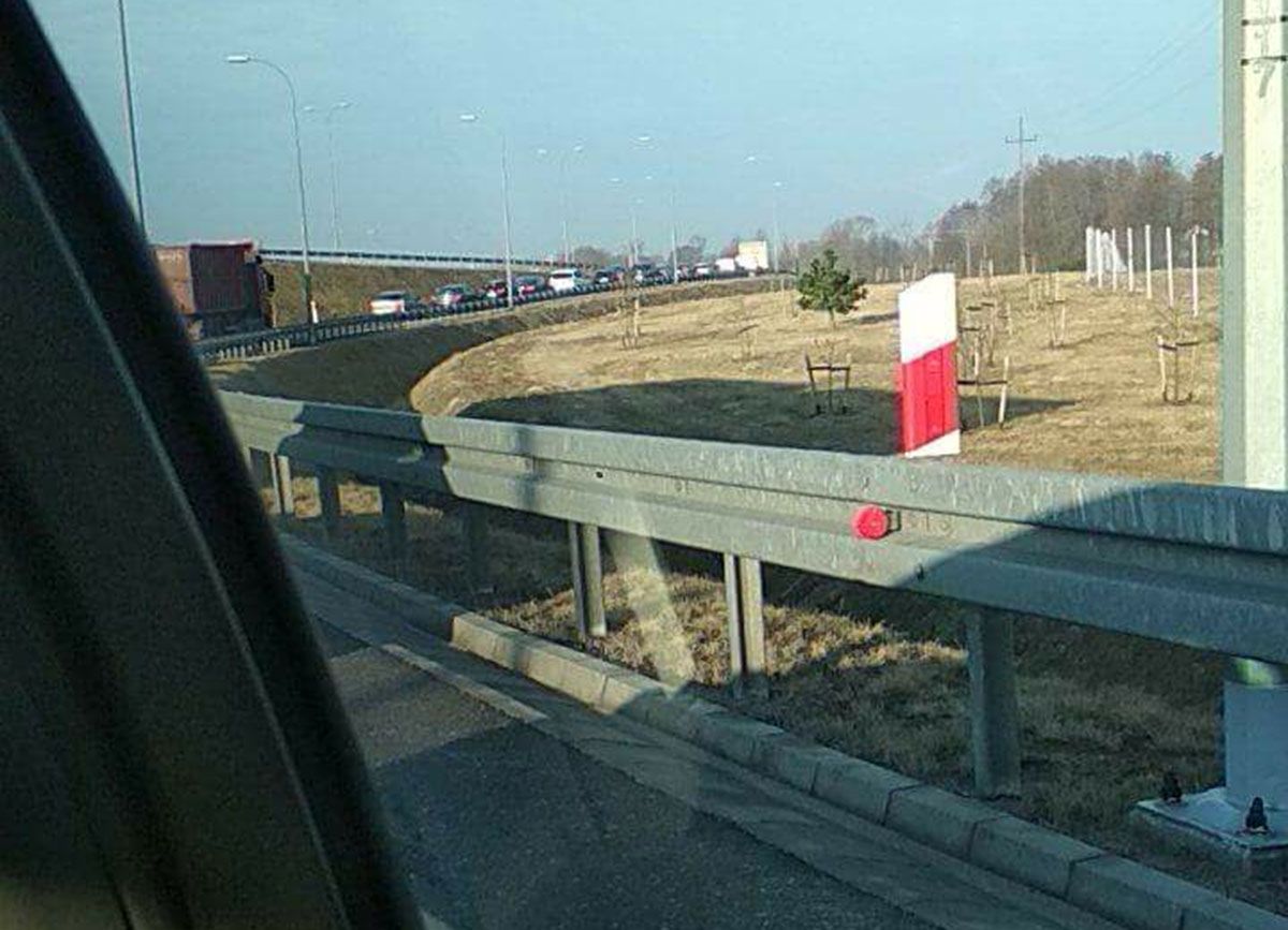 Zablokowana autostrada A1. "Otwórzcie bramki"