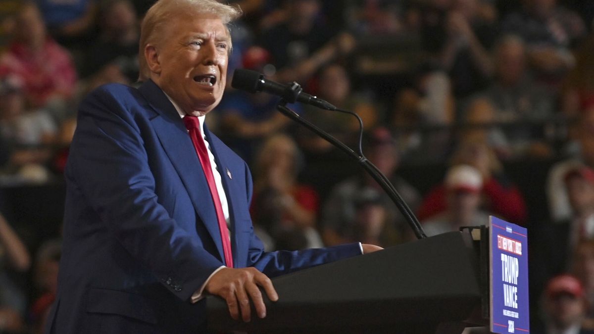 Temporary
NOVEMBER 6th 2024: Donald Trump is declared the winner of the 2024 United States presidential election. He defeats Kamala Harris to become the 47th president of the USA. - File Photo by: zz/Andrea Renault/STAR MAX/IPx 2024 9/18/24 Former President Donald Trump holds a rally in support of his 2024 presidential campaign at Nassau Coliseum in Uniondale, Long Island, New York on September 18, 2024. A capacity crowd filled the 16,000 seat arena. Some attendees arrived the night before to secure a favorable position in line. Secret Service agents and law enforcement officers were highly visible to secure public safety. Trump spoke for approximately an hour and a half to enthusiastic supporters. (NY)
zz/Andrea Renault/STAR MAX/IPx