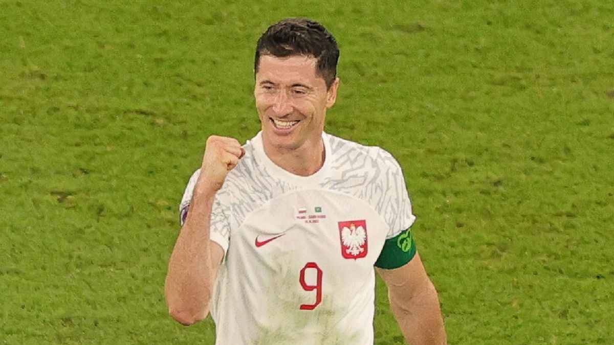 PAP/EPA / Ronald Wittek / Na zdjęciu: Robert Lewandowski