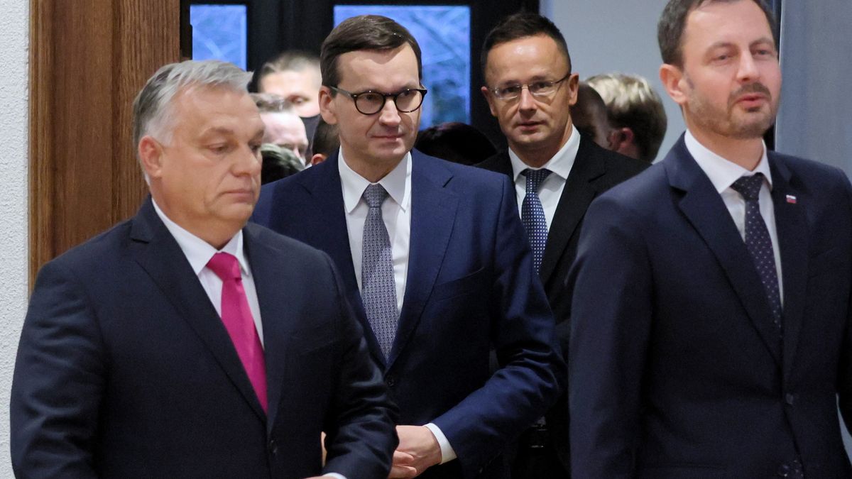 Mateusz Morawiecki i Viktor Orban podczas spotkania V4 w Budapeszcie w listopadzie 2021 r.