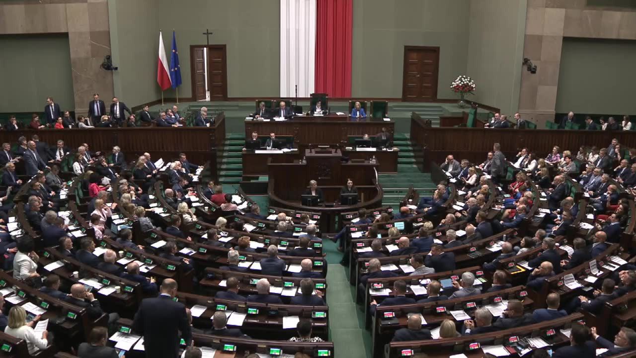 Czarzasty nowym marszałkiem Sejmu. Gorąca atmosfera w parlamencie i polityczne przetasowania