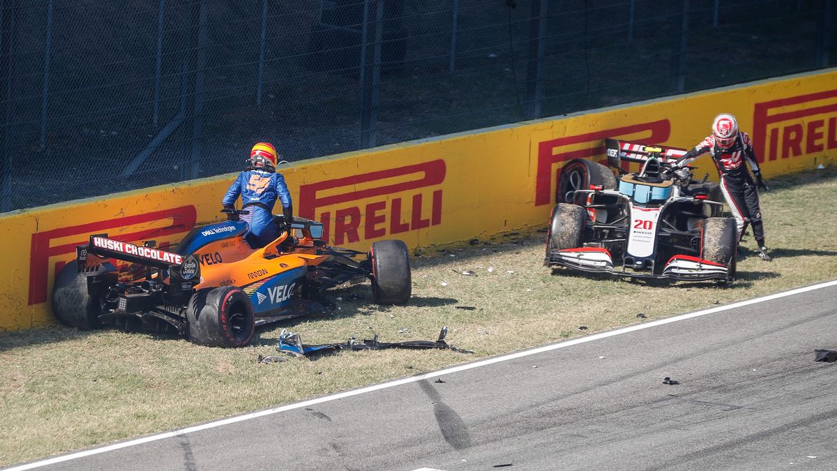 Carlos Sainz i Kevin Magnussen po wypadku