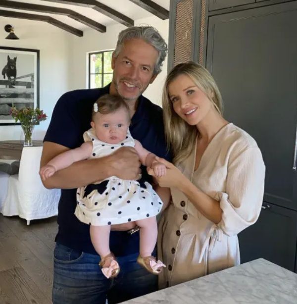 Joanna Krupa i Douglas Nunes z córką