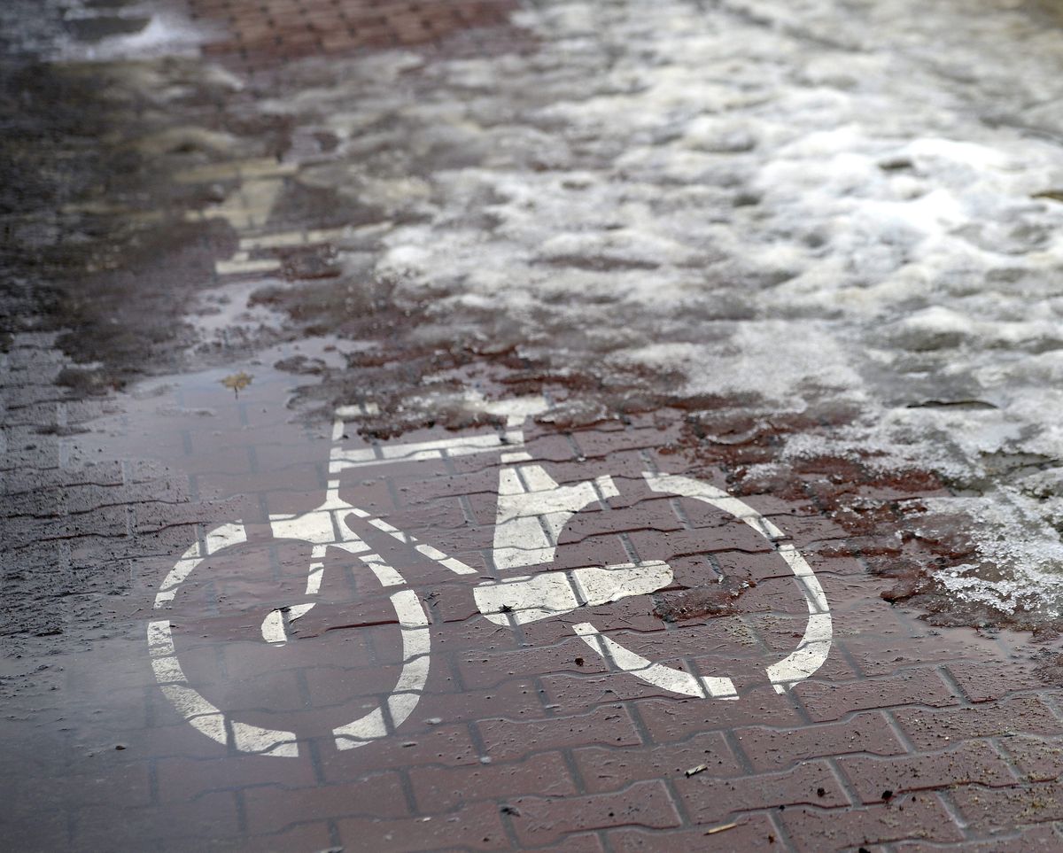 Warszawa. Miasto nie zamierza odśnieżać dróg rowerowych tej zimy