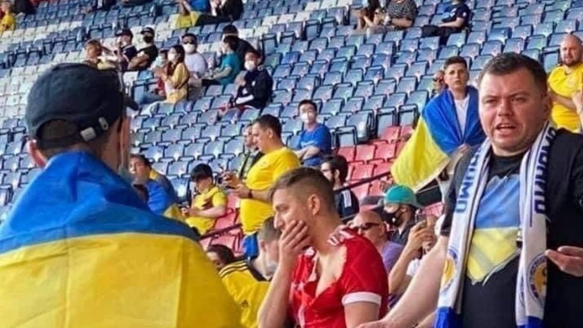 rosyjski kibic na meczu Szwecja - Ukraina