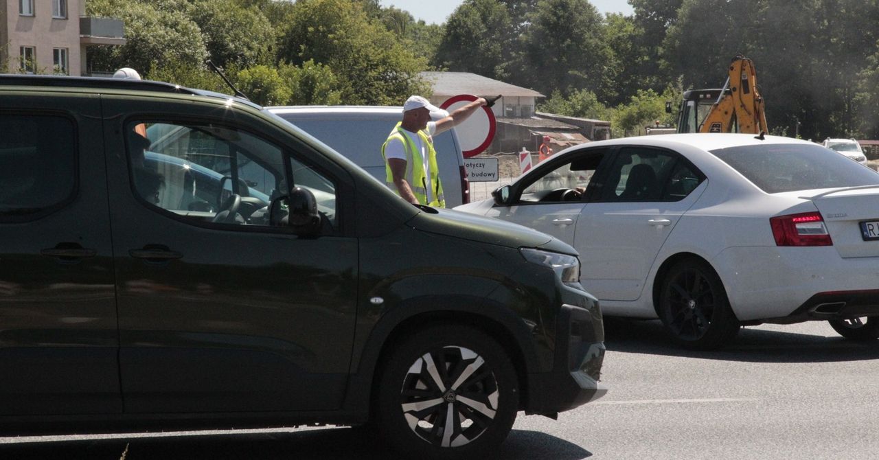 Chaos na rzeszowskim skrzyżowaniu. Kierowcy zdezorientowani po zmianie organizacji ruchu