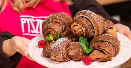 Zrób raz, a już nigdy nie kupisz gotowców. Domowe croissanty z naszego przepisu to niebo w gębie, a jakie łatwe
