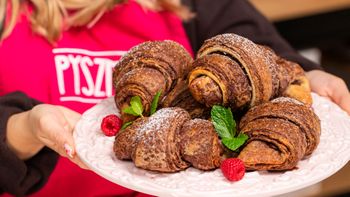 Zrób raz, a już nigdy nie kupisz gotowców. Domowe croissanty z naszego przepisu to niebo w gębie, a jakie łatwe