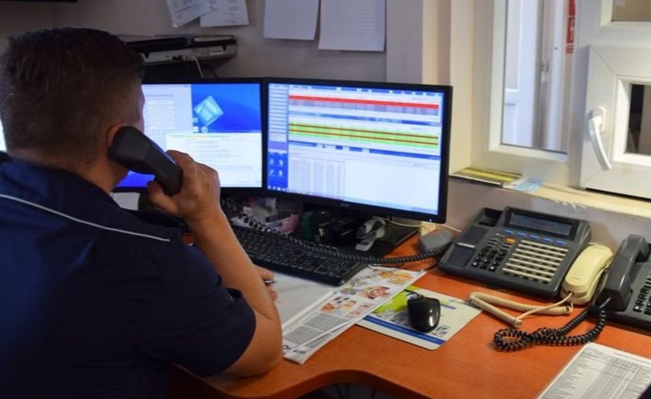 9-latek wielokrotnie dzwonił na 112. W końcu policjanci zjawili się w jego domu