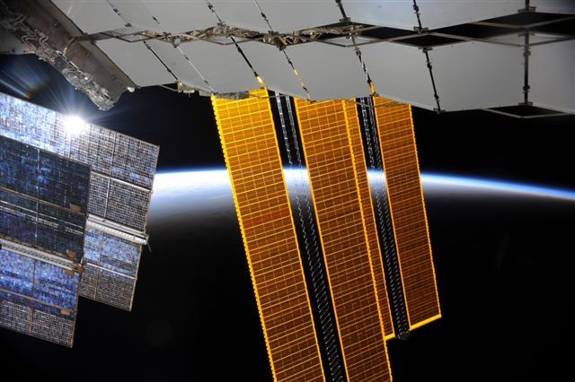 Zorza z profilu, czyli astronauta fotografuje 2
