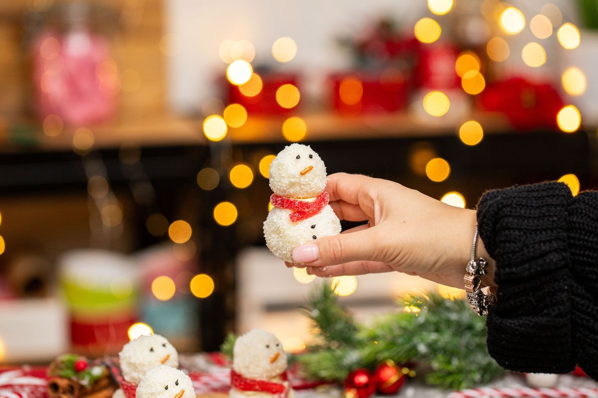 Delight your family with adorable mini snowmen desserts