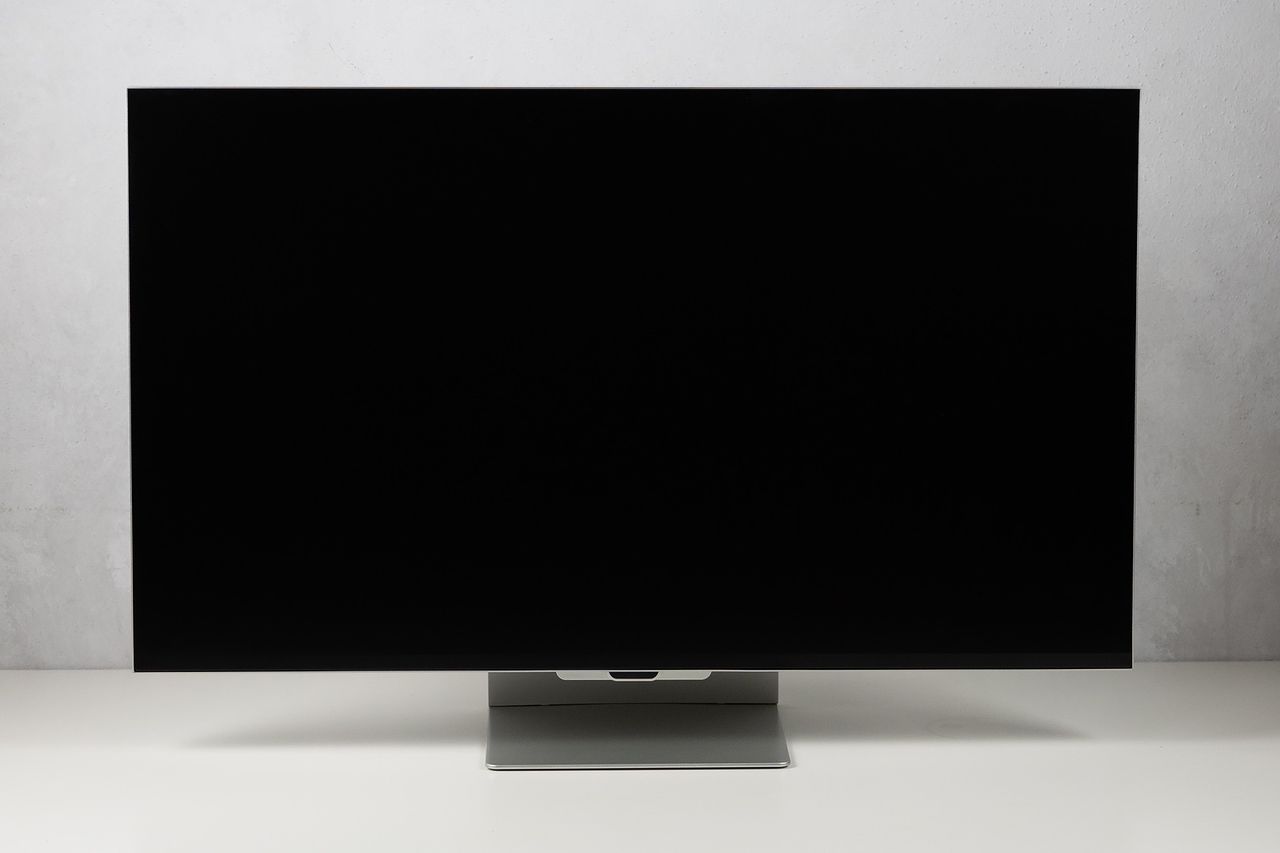 Samsung Vievfinity S9 5K 27 cali nisko