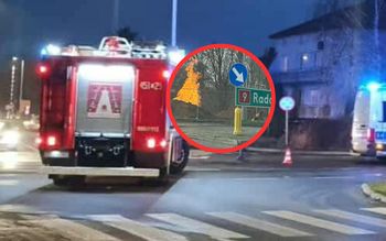 Słup ognia przy drodze. Akcja straży, pracownik poparzony