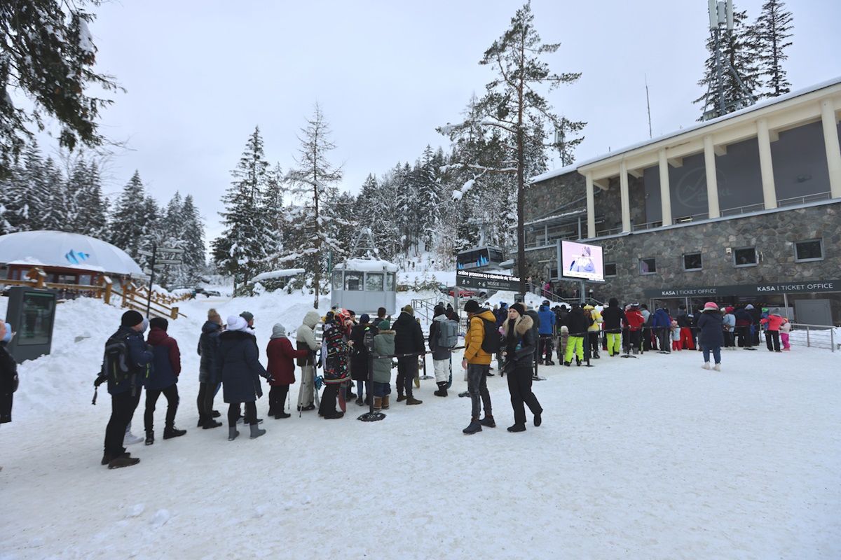 Kolejka do kolejki na Kasprowy Wierch 