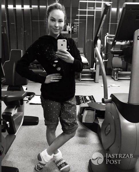 Weronika Ksiazkiewicz na siłowni w piżamie