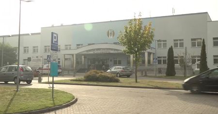 Nastolatka nadal przebywa w szpitalu w Chojnicach, oprócz opieki medycznej, ma zapewnioną też opiekę psychologa.