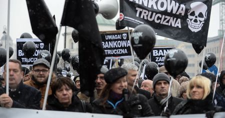 Klienci "polisolokat" wygrali w sądzie. To pierwszy taki wyrok w Polsce