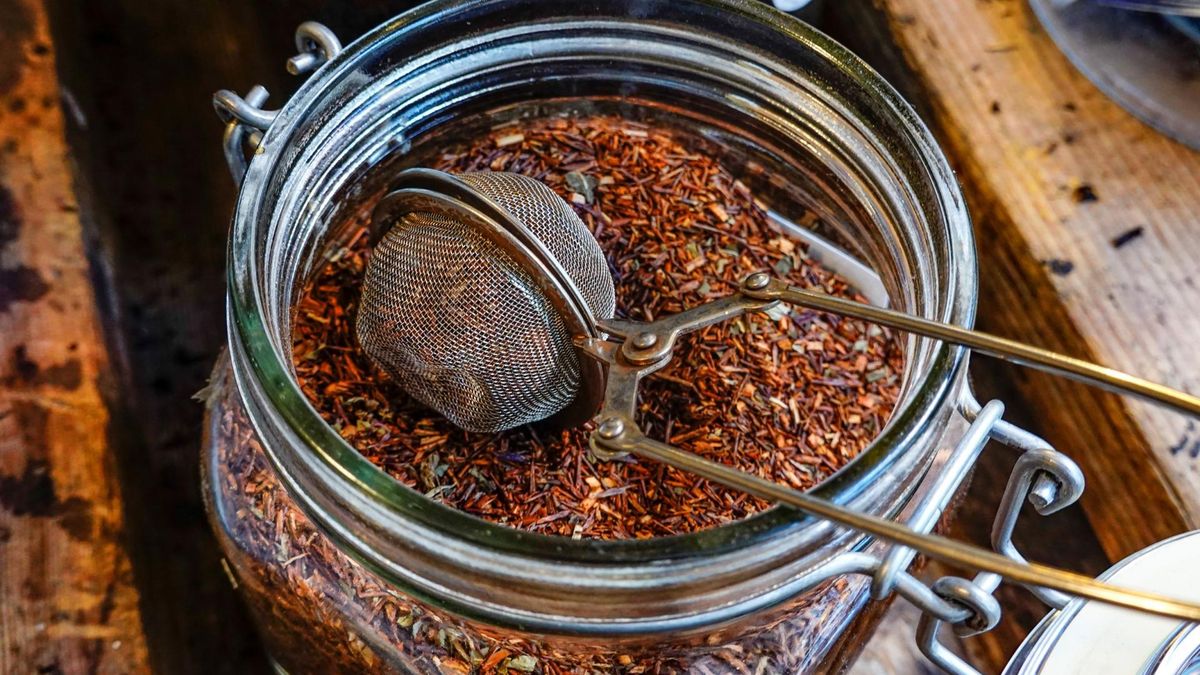 Herbaty rooibos ma liczne właściwości zdrowotne.