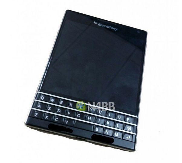 BlackBerry Q30 nadchodzi. Będzie nieźle wyposażony i... bardzo brzydki?
