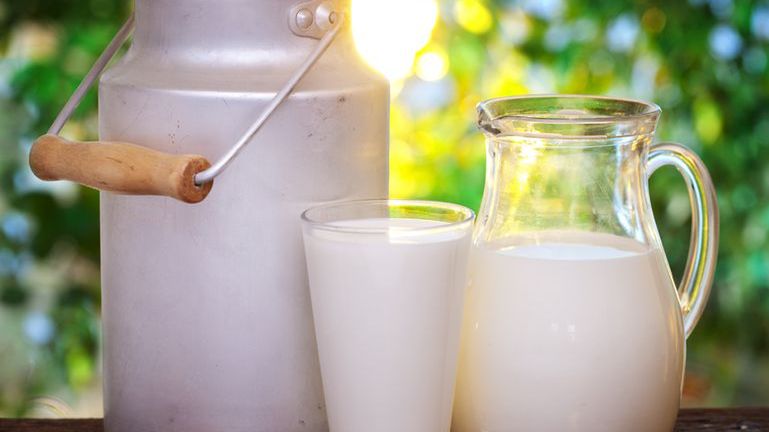 Mleko o obniżonej zawartości tłuszczu (2%) z dodatkiem odtłuszczonego mleka w proszku oraz witaminami A i D