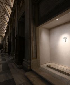 Tak wygląda grób papieża Franciszka.  Jest już otwarty dla wiernych