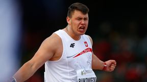 Konrad Bukowiecki chwali się medalami. "Nowy  zapach do samochodu"