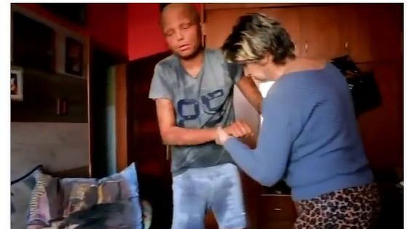 Adam musi zmagać się z pleśnią i wilgocią w domu