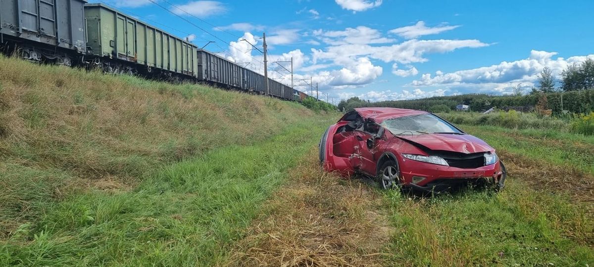 Samochód po wypadku w Gąskach