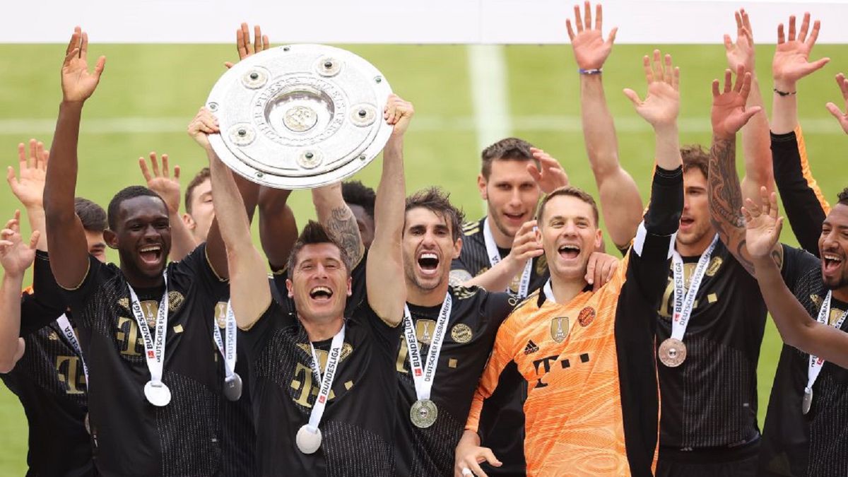 Zdjęcie okładkowe artykułu: Getty Images / Alexander Hassenstein / Na zdjęciu: Robert Lewandowski i jego koledzy z Bayernu Monachium cieszą się z tytułu mistrza Niemiec