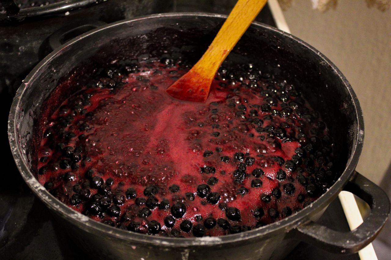 How to make tart aronia juice delicious and fight autumn bugs