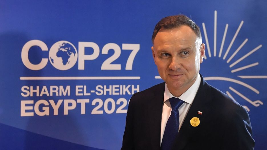 Prezydent RP Andrzej Duda podczas wypowiedzi dla mediów w trakcie Konferencji COP27 w Szarm el-Szejk