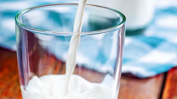 Mleko odtłuszczone z dodatkiem protein oraz witaminami A i D