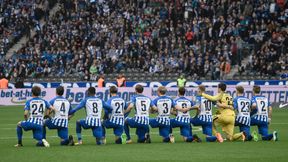 Piłkarze Herthy uklękli przed meczem. "Za tolerancyjny Berlin i otwarty świat"