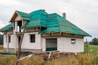 Szklany sufit. Ceny domów odstraszają. Polacy rezygnują