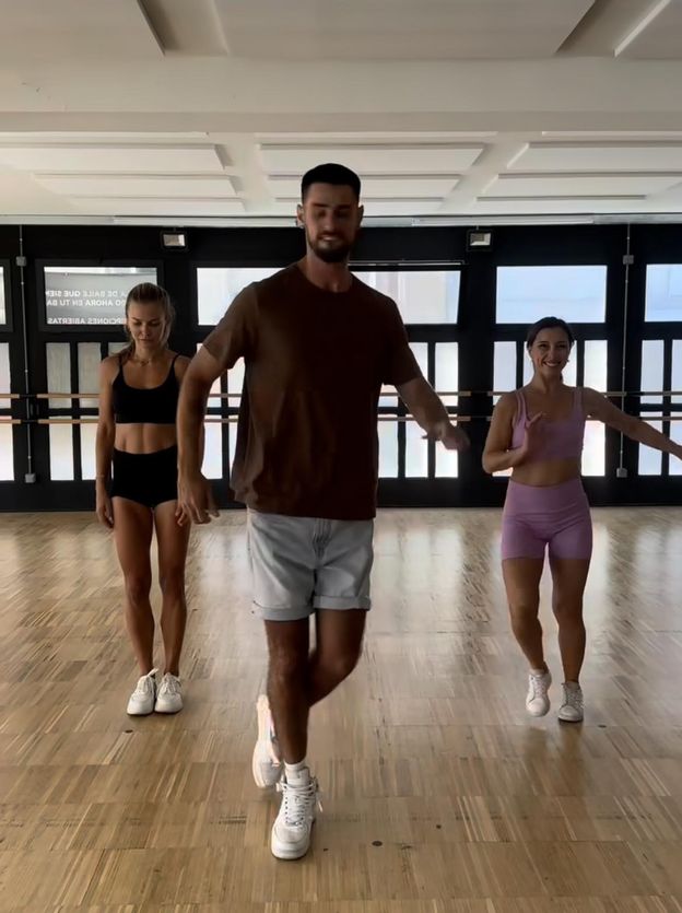 Internautka wytyka Annie Lewandowskiej, że nie potrafi tańczyć: "Pani w różu LEPIEJ". Celebrytka odpowiedziała (WIDEO)