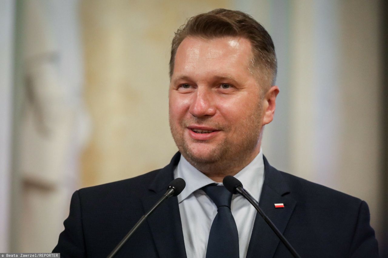 170 tys. na telefon zaufania dla dzieci. Poprowadzi go egzorcysta. Tak zadecydował minister Czarnek