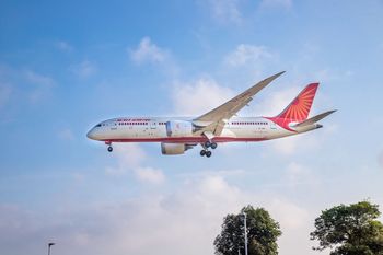 Dreamliner Boeinga musiał zawrócić po godzinie lotu
