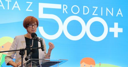 500+. Rafalska podsumowuje dwa lata sztandarowego programu PiS