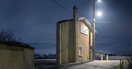 Wyimaginowany świat sztucznych budynków w projekcie ”Facades” Zachariego Gaudrillot-Roya